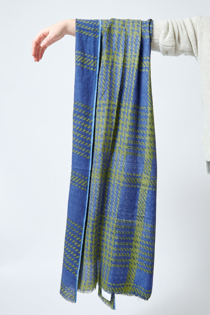 Waverly wearing Épice Tweed Check Shawl front view