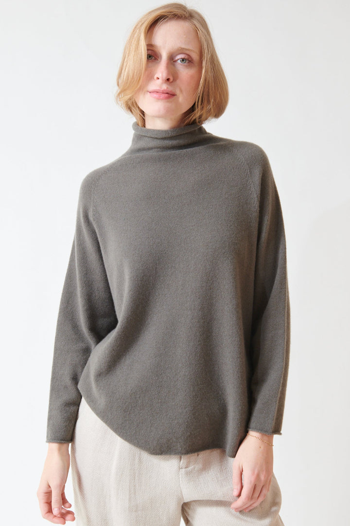 Madi wearing Evam Eva Cashmere EE Turtleneck front view