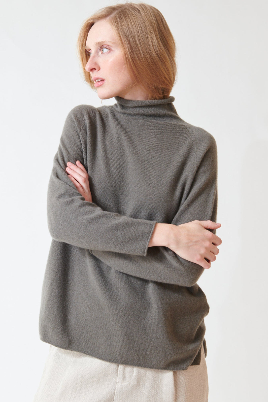 Madi wearing Evam Eva Cashmere EE Turtleneck front view