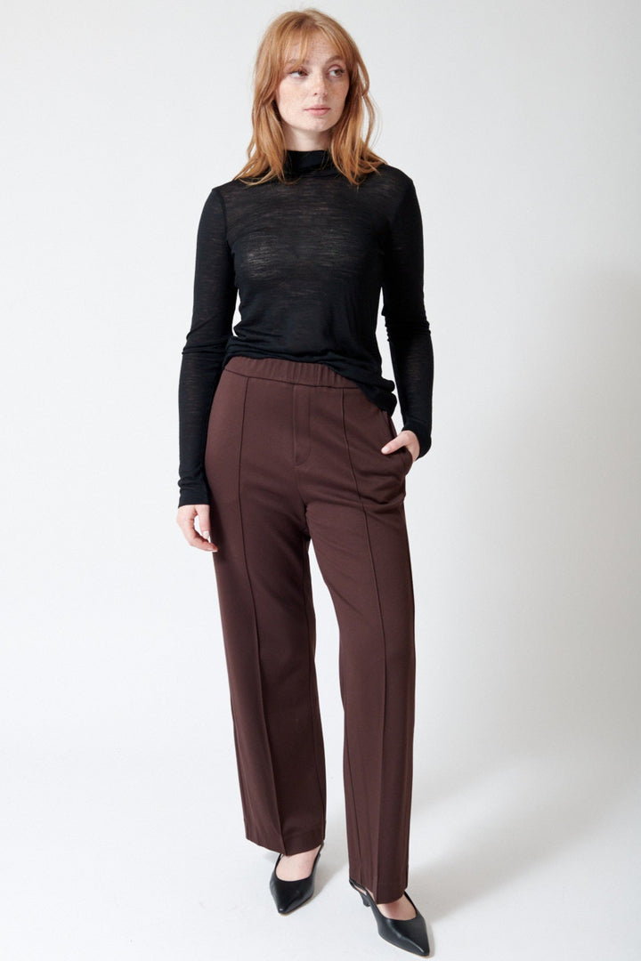 Waverly wearing Meimeij Front Seam Stretch Pant front view