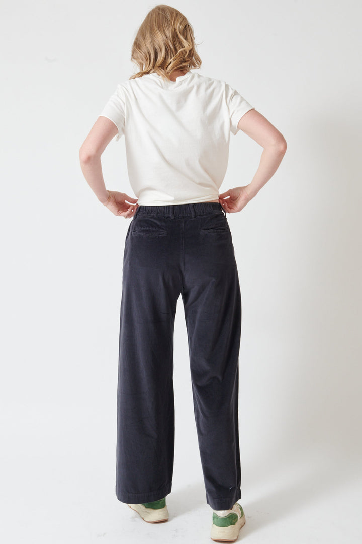 Madi wearing Labo.Art Pandora Pants rear view