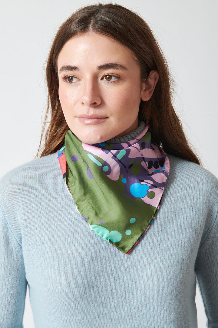 Julia wearing Épice Silk Abstract Bandana front view