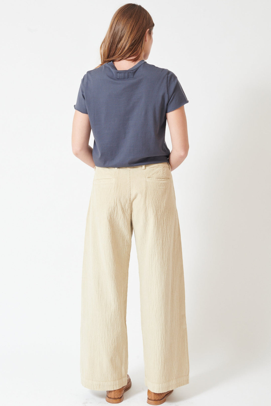 Julia wearing Labo.Art Blackbird Pants rear view
