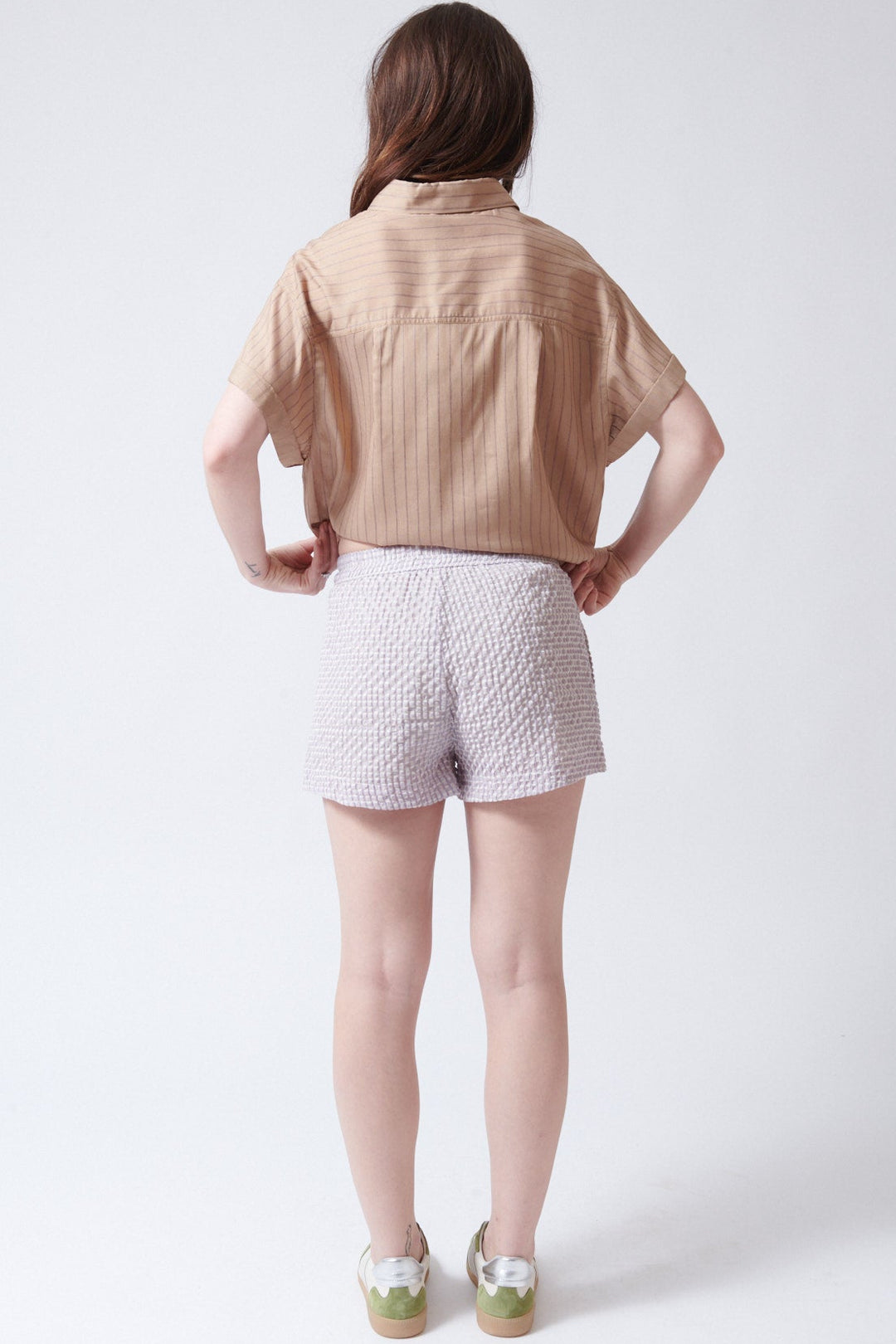 Sophie wearing Tela Drucciolo Shorts rear view