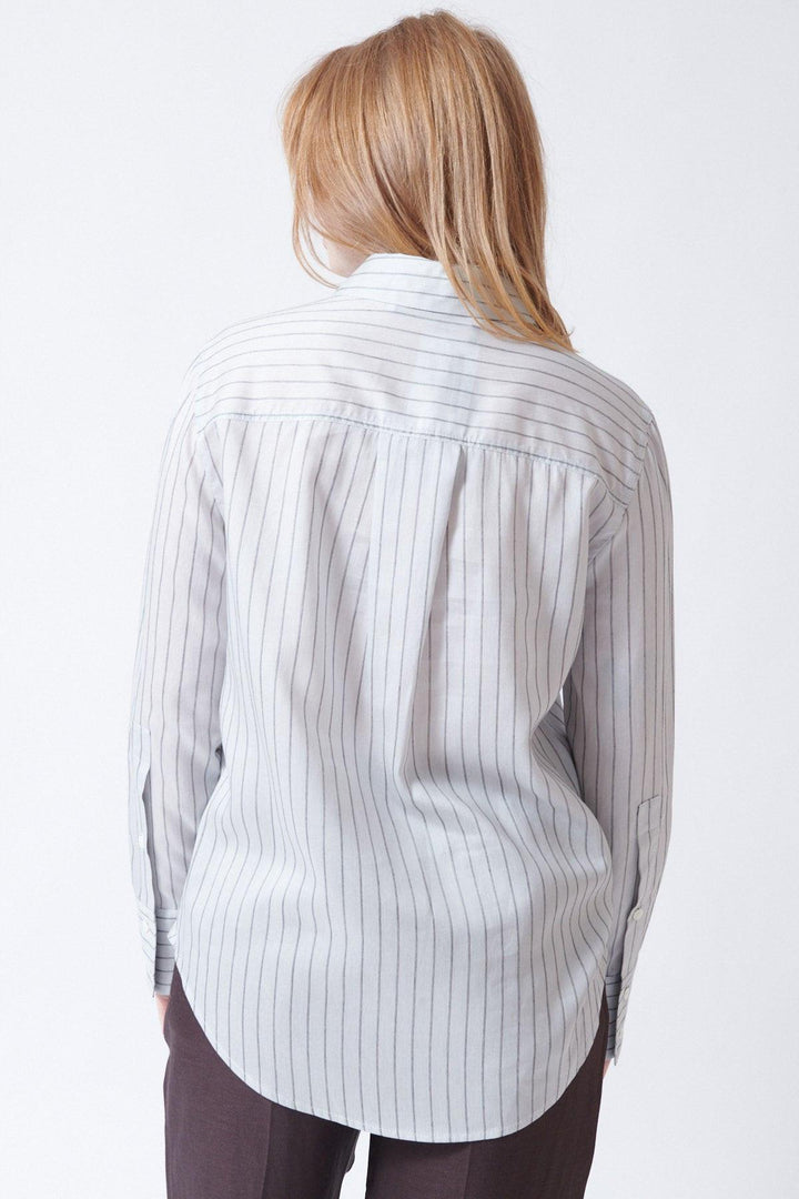 Waverly wearing Tela Orologio Shirt rear view