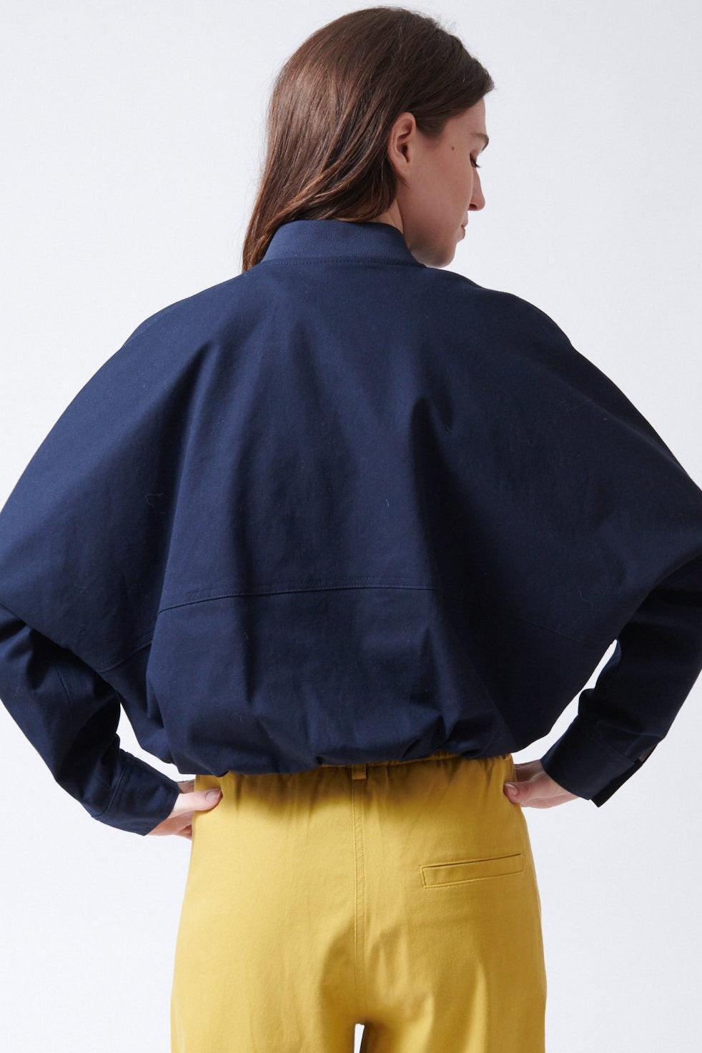 Sophie wearing Tela Ferdi Light Jacket rear view