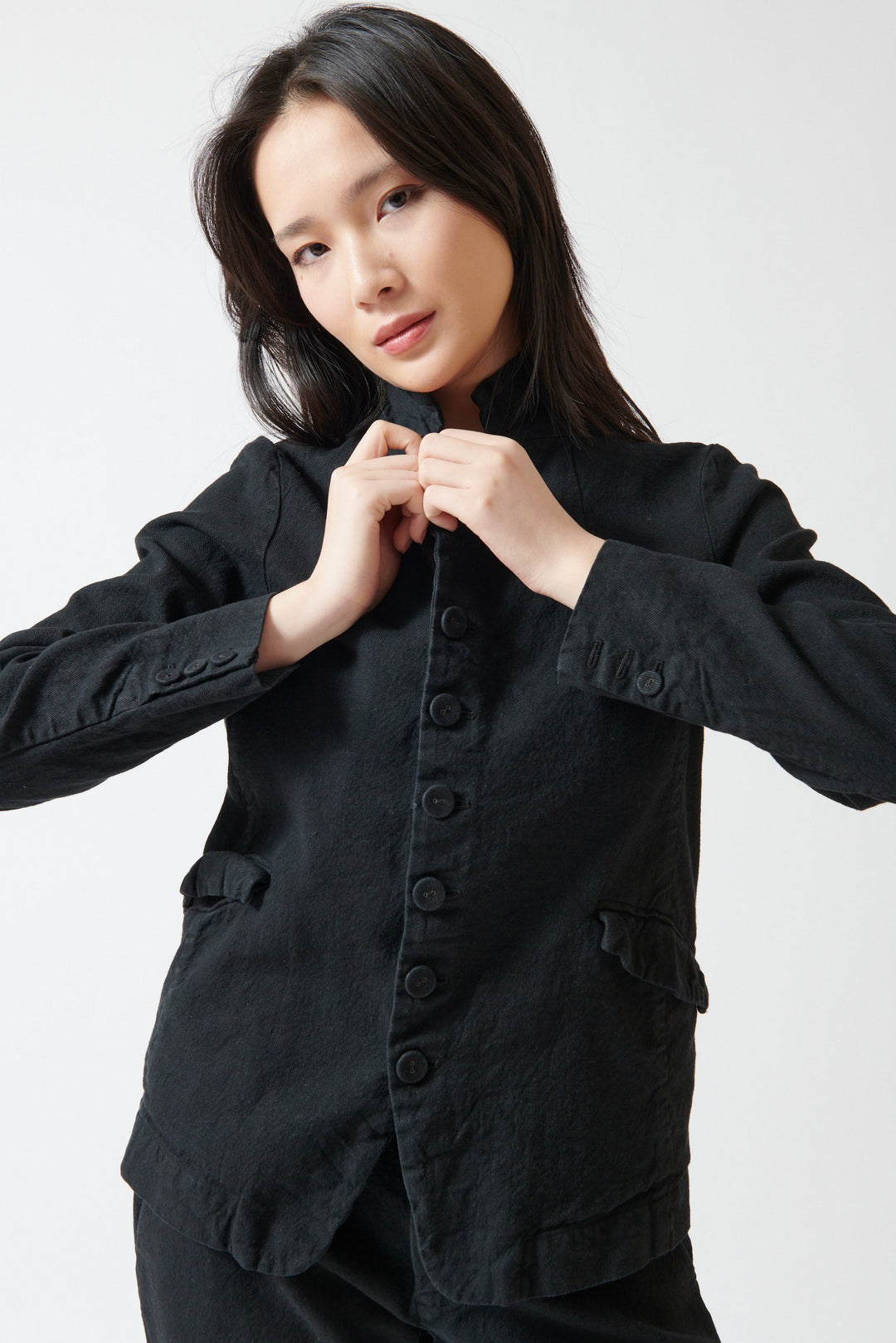 Lilly wearing Pas de Calais Linen Cotton Soft Twill Tailored Jacket front view