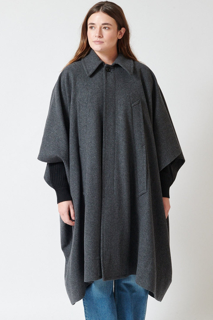 Julia wearing MM6 Maison Margiela Cotton Gabardine Stadium Cape Trench front view