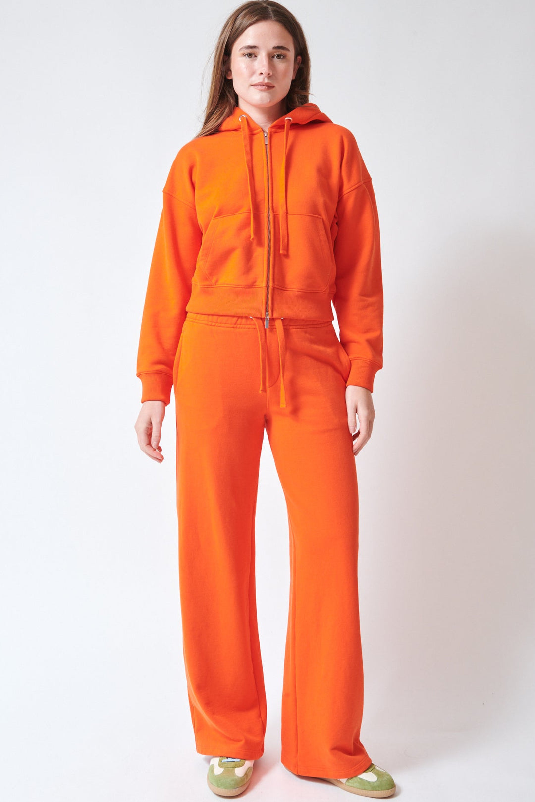 Julia wearing ATM Anthony Thomas Melillo Cotton Full Leg Drawstring Sweatpant front view