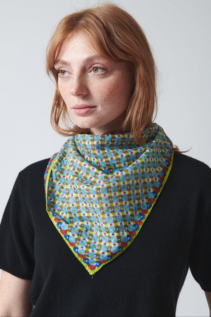 Waverly wearing Épice Large Pattern Dots Bandana front view