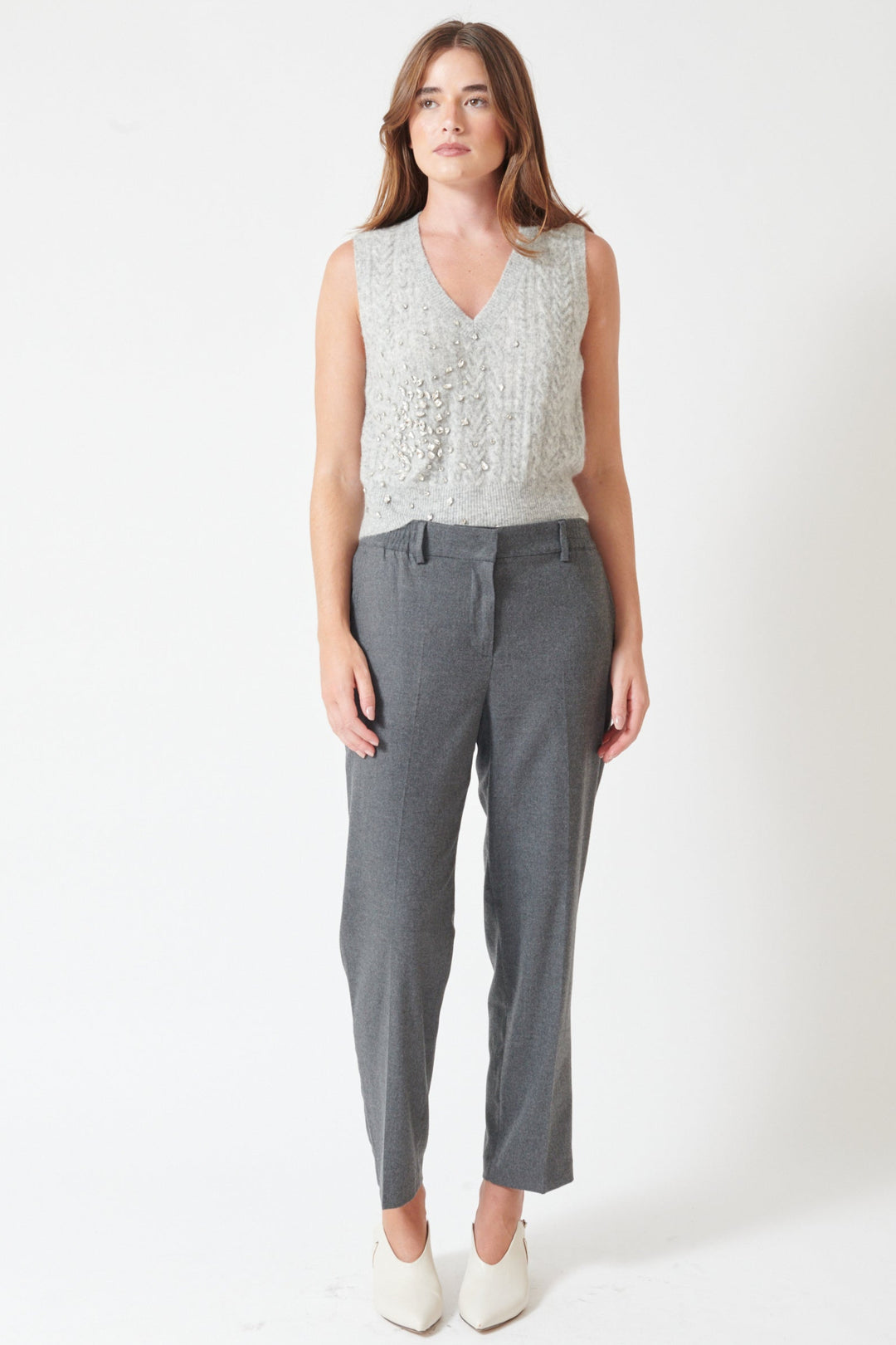 Julia wearing Seventy Venezia Trouser Dark Grey front view