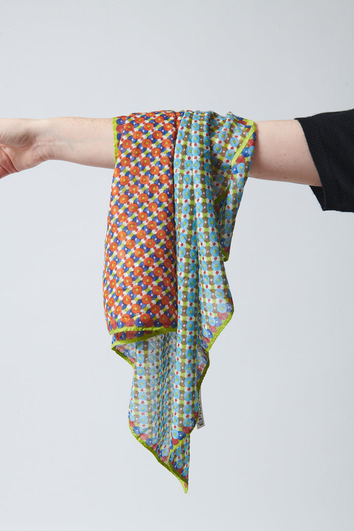 Waverly holding Épice Large Pattern Dots Bandana front view