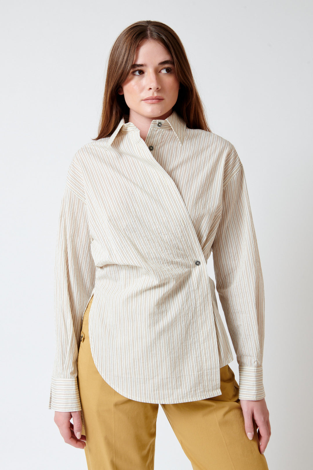 Julia wearing Tela Wheel Shirt front view