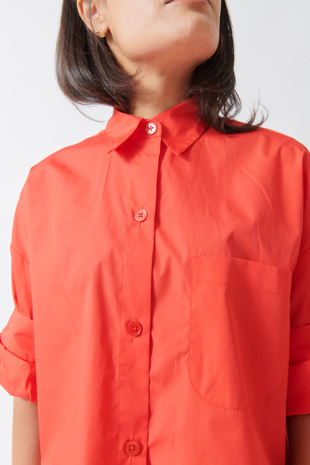 Amanda wearing TWP The Next Ex Shirt detail view