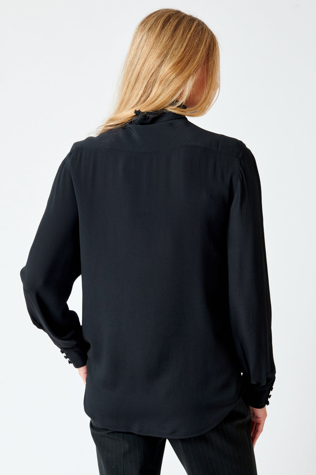 Mari wearing N°21 Side Button Ruffle Blouse rear view