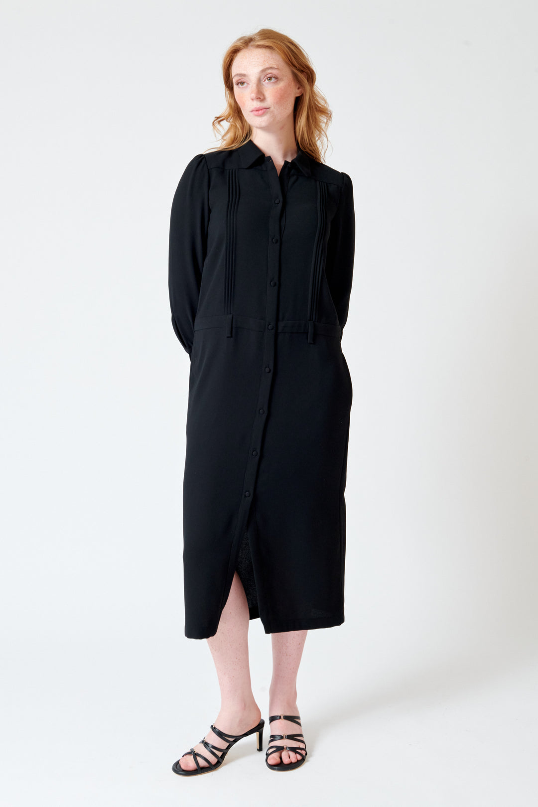 Waverly wearing N°21 Essential Long Sleeve Dress front view