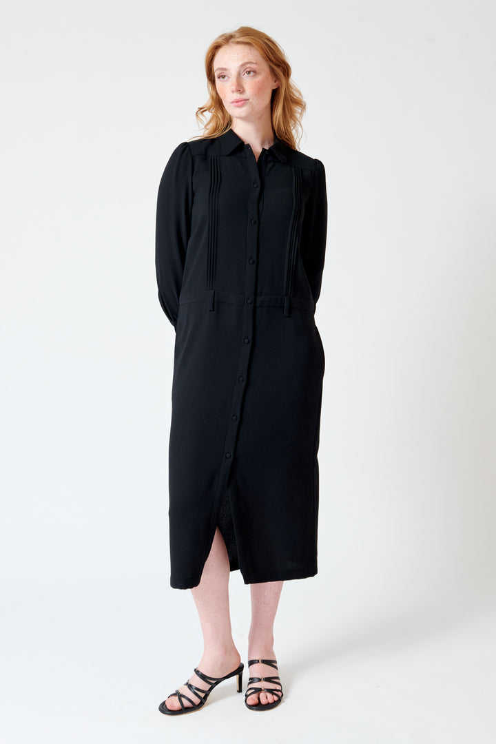 Waverly wearing N°21 Essential Long Sleeve Dress front view