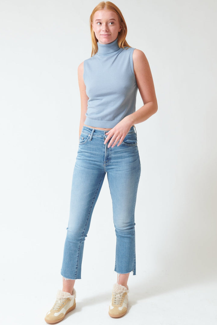 Aysia wearing Mother Denim The Insider Crop Step Fray front view