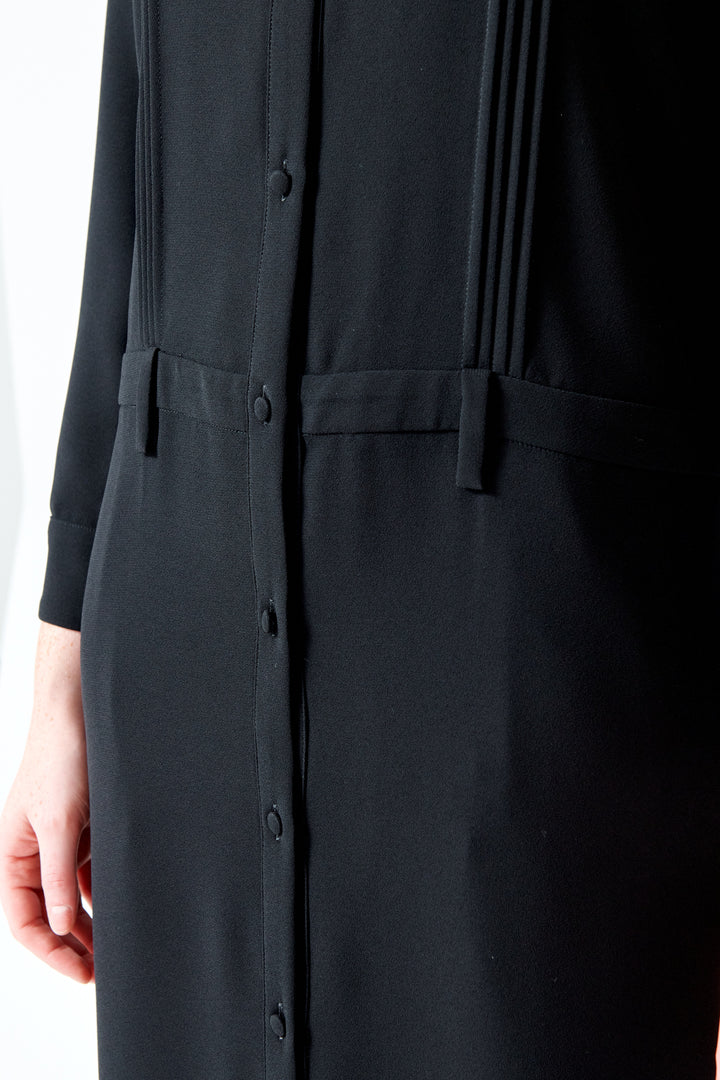 Waverly wearing N°21 Essential Long Sleeve Dress front/detail view