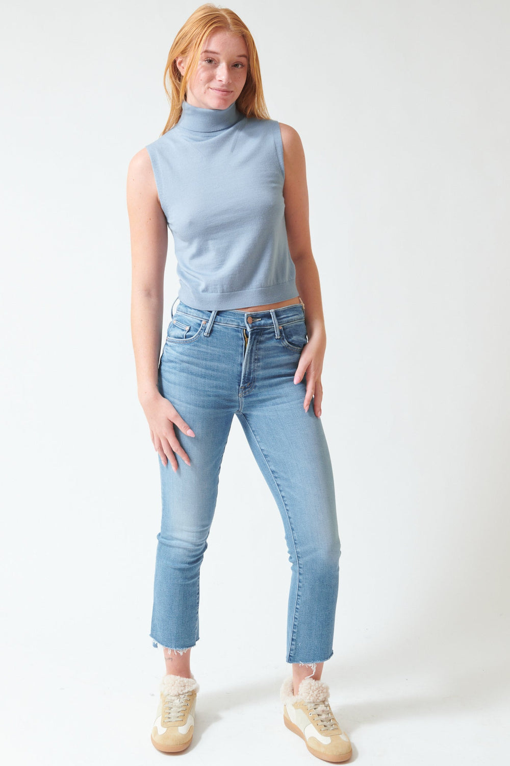 Aysia wearing Mother Denim The Insider Crop Step Fray front view