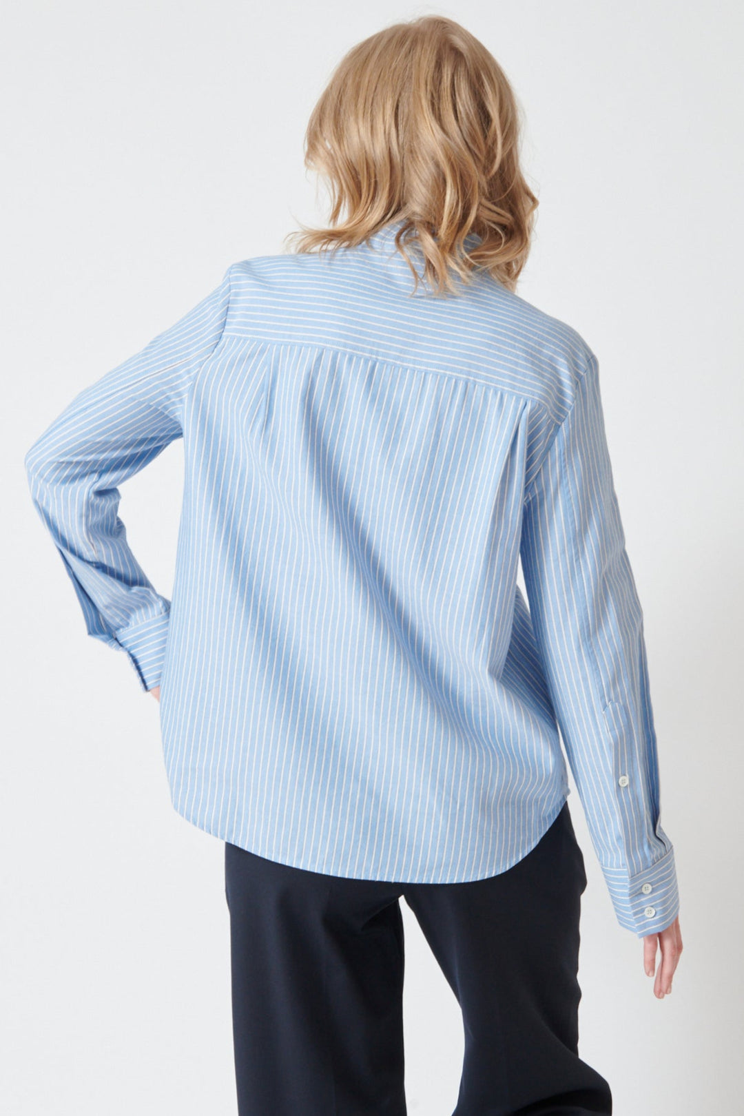 Madi wearing Tela Dory Shirt rear view