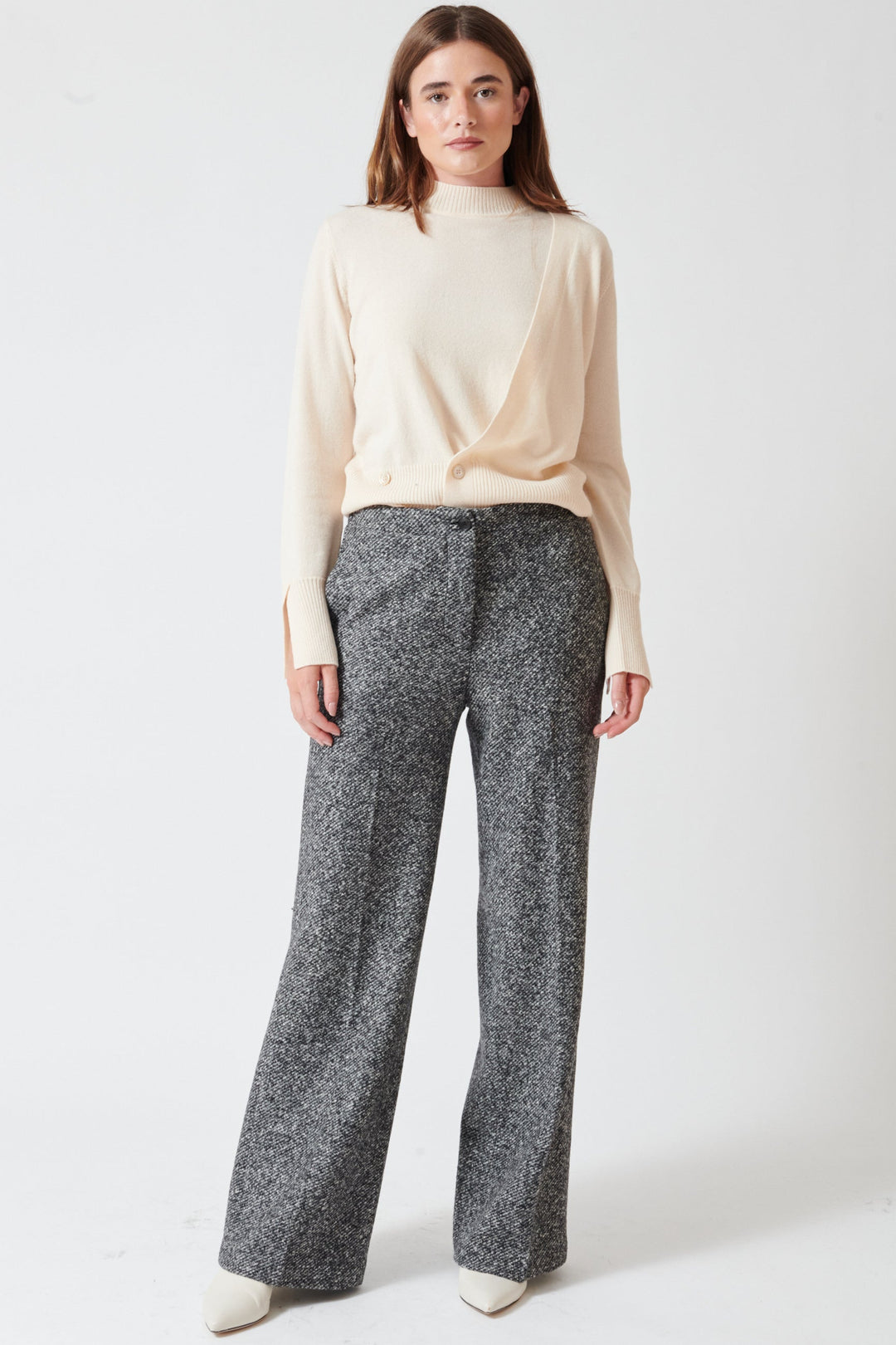 Julia wearing Seventy Lisa Elasticated Back Trouser front view