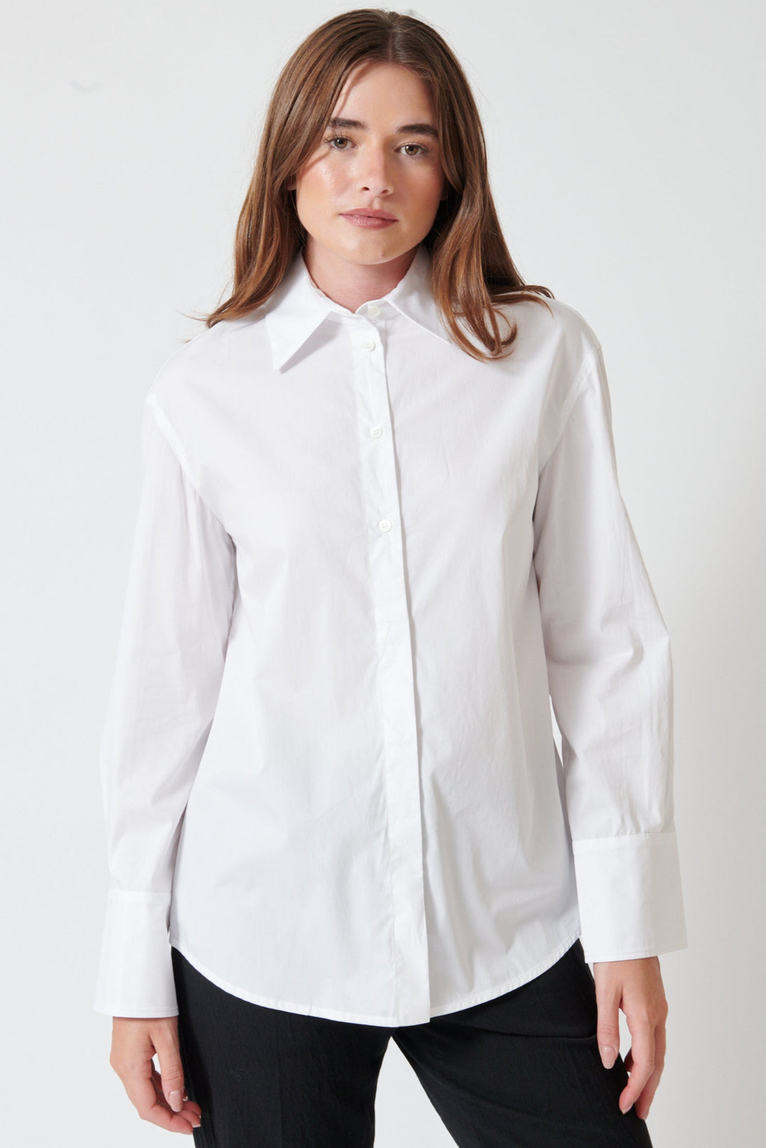 Julia wearing Tela Gisele Shirt front view