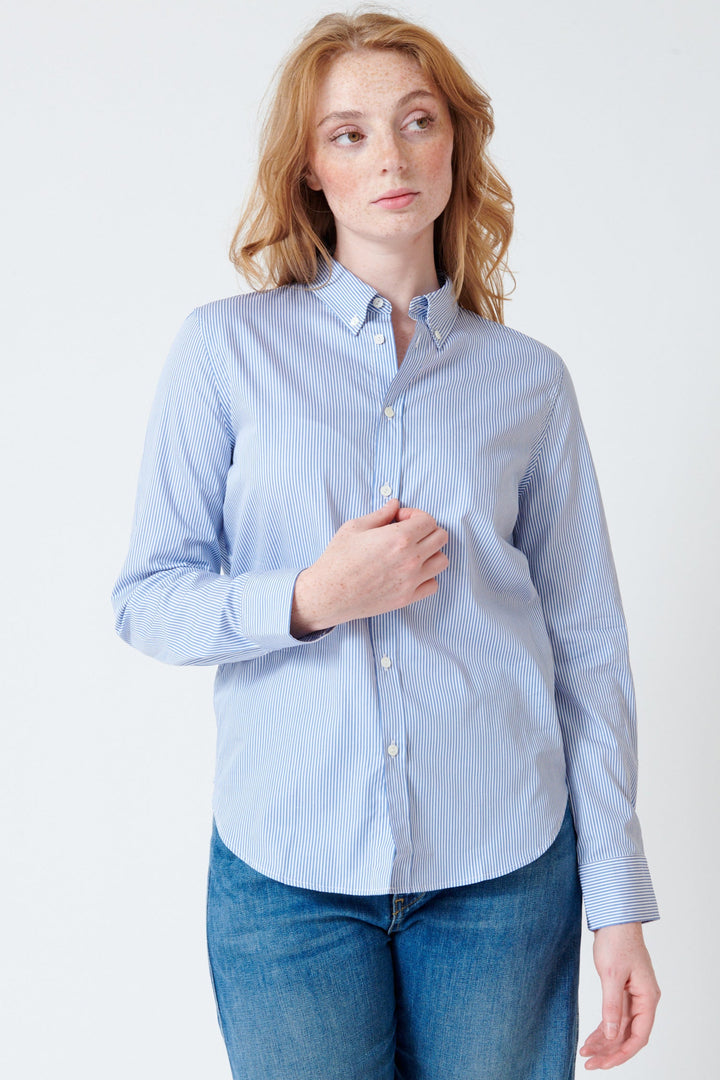 Waverly wearing Nili Lotan Dyllan Shrunken Shirt front view