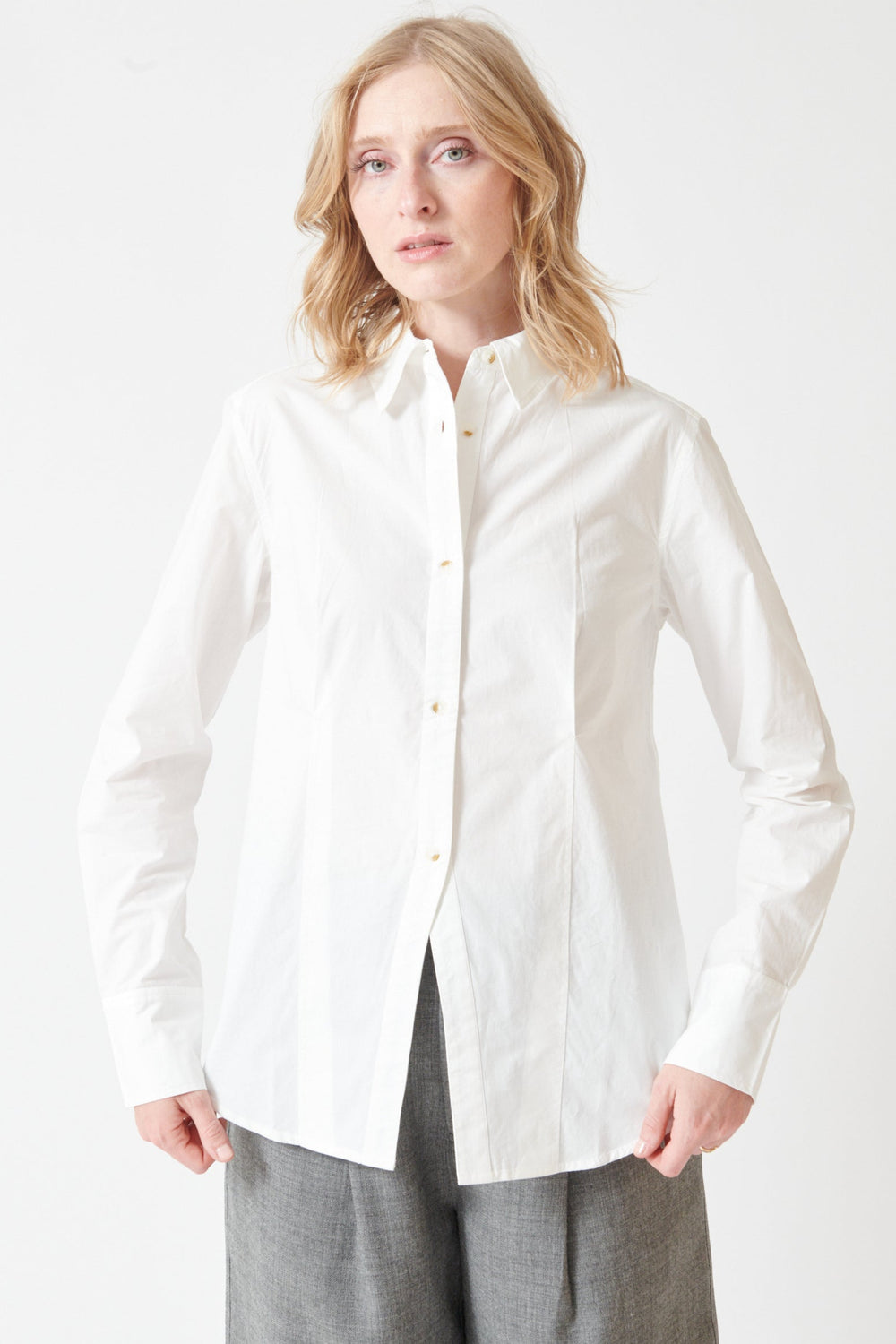 Madi wearing Apiece Apart Amine Fitted Shirt front view