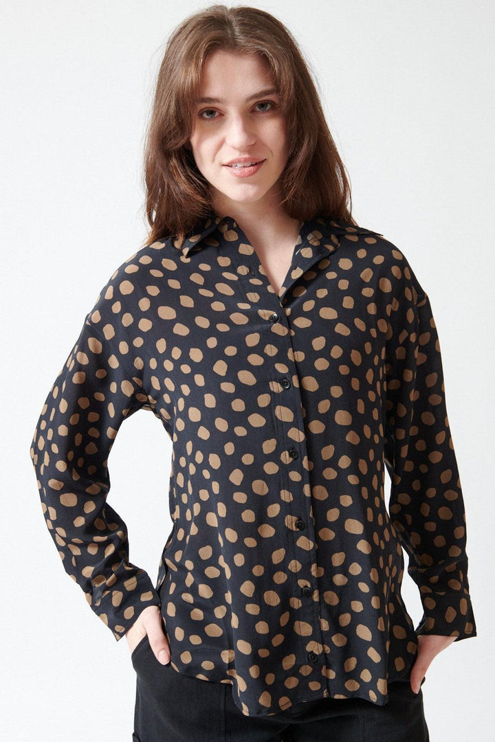 Sophie wearing Apiece Apart Isolde Button Down front view