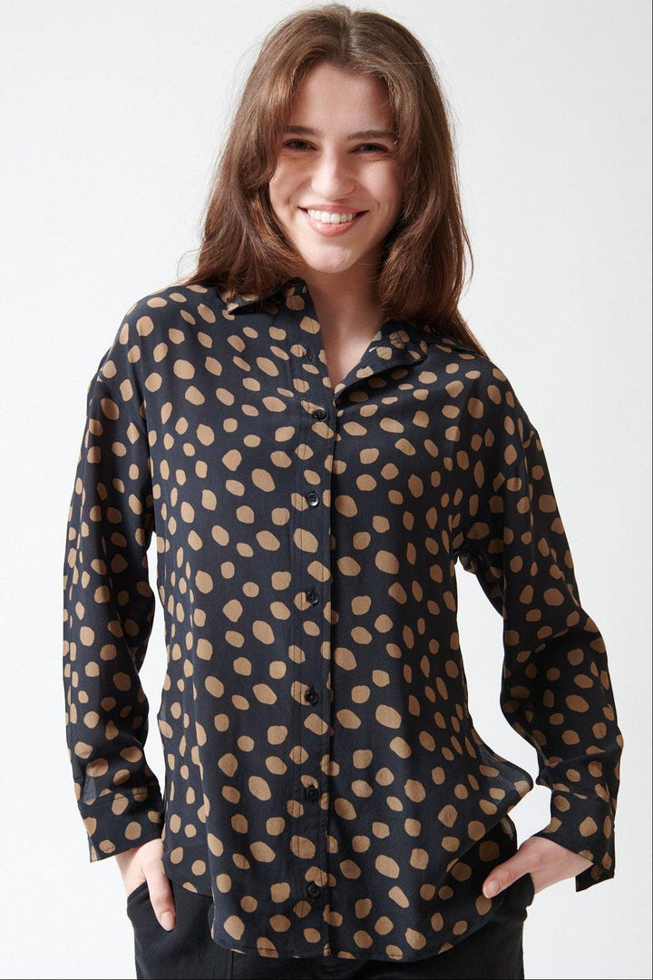 Sophie wearing Apiece Apart Isolde Button Down front view
