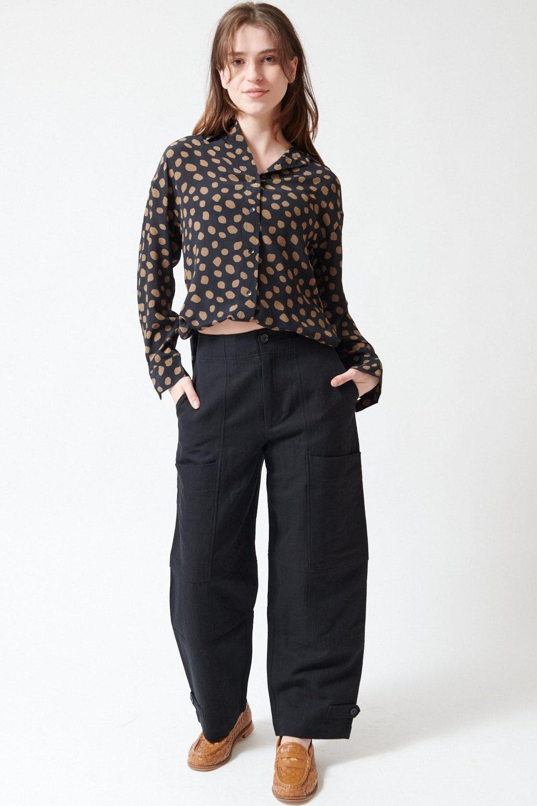 Sophie wearing Apiece Apart Juna Cargo Pant front view