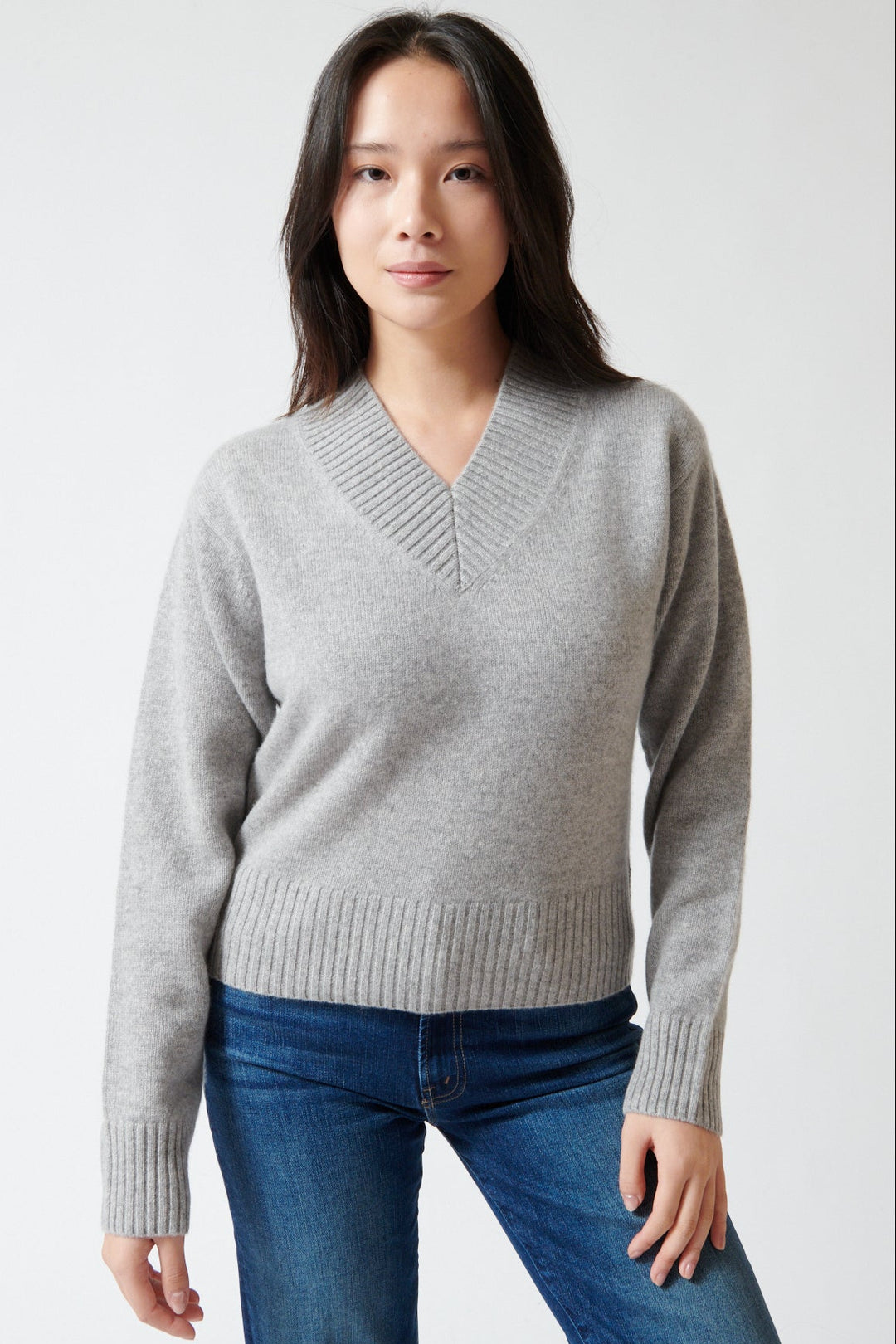 Lilly wearing White + Warren Cashmere Wide Rib Trim VNeck front view