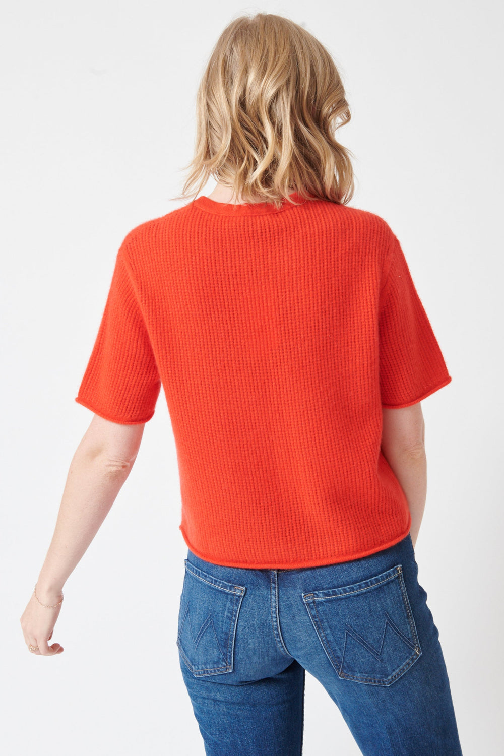 Madi wearing White + Warren Cashmere Waffle Mesh Tee rear view
