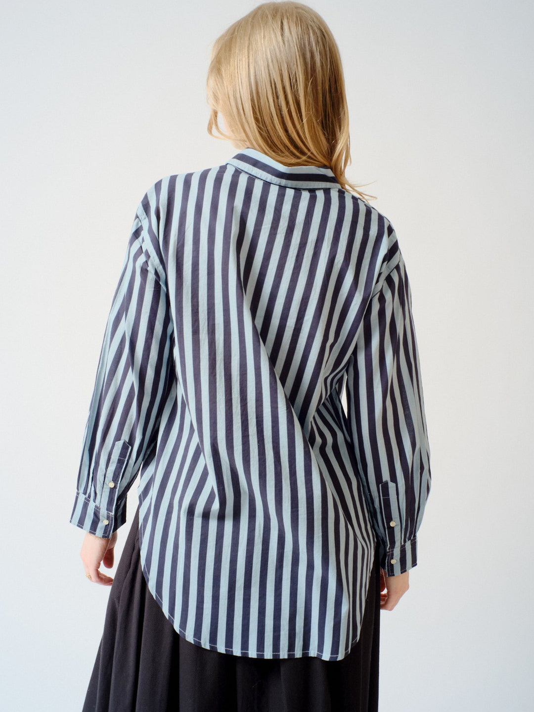 Madi wearing The Great The Daily Button Up rear view