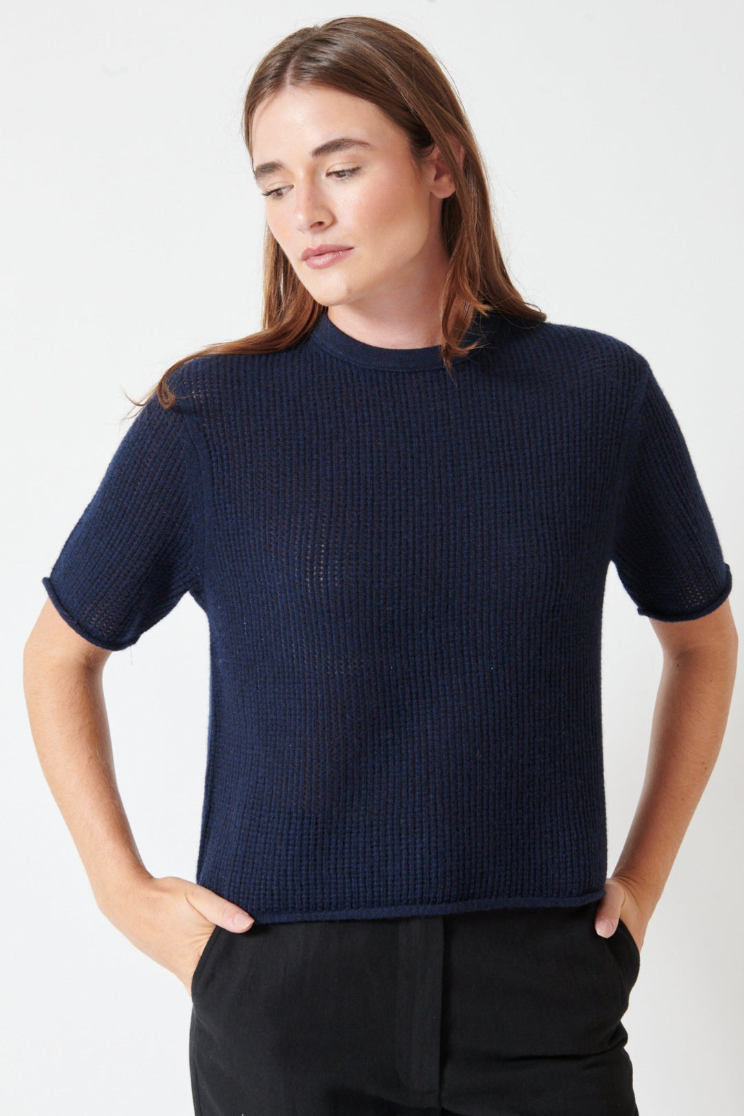 Julia wearing White + Warren Cashmere Waffle Mesh Tee front view