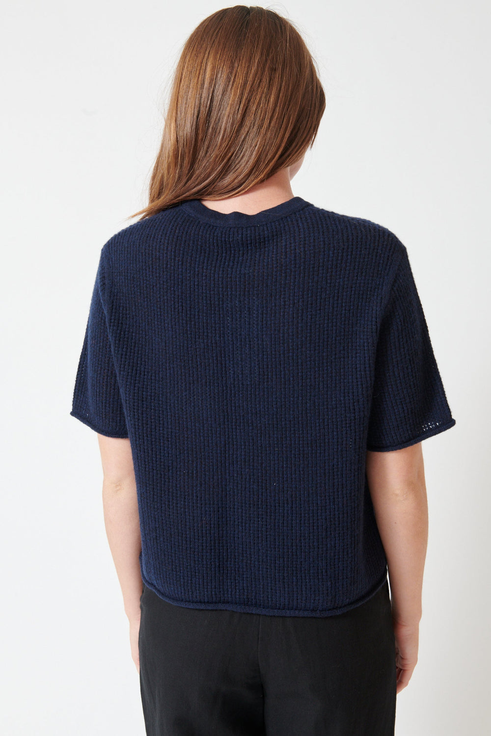 Julia wearing White + Warren Cashmere Waffle Mesh Tee rear view
