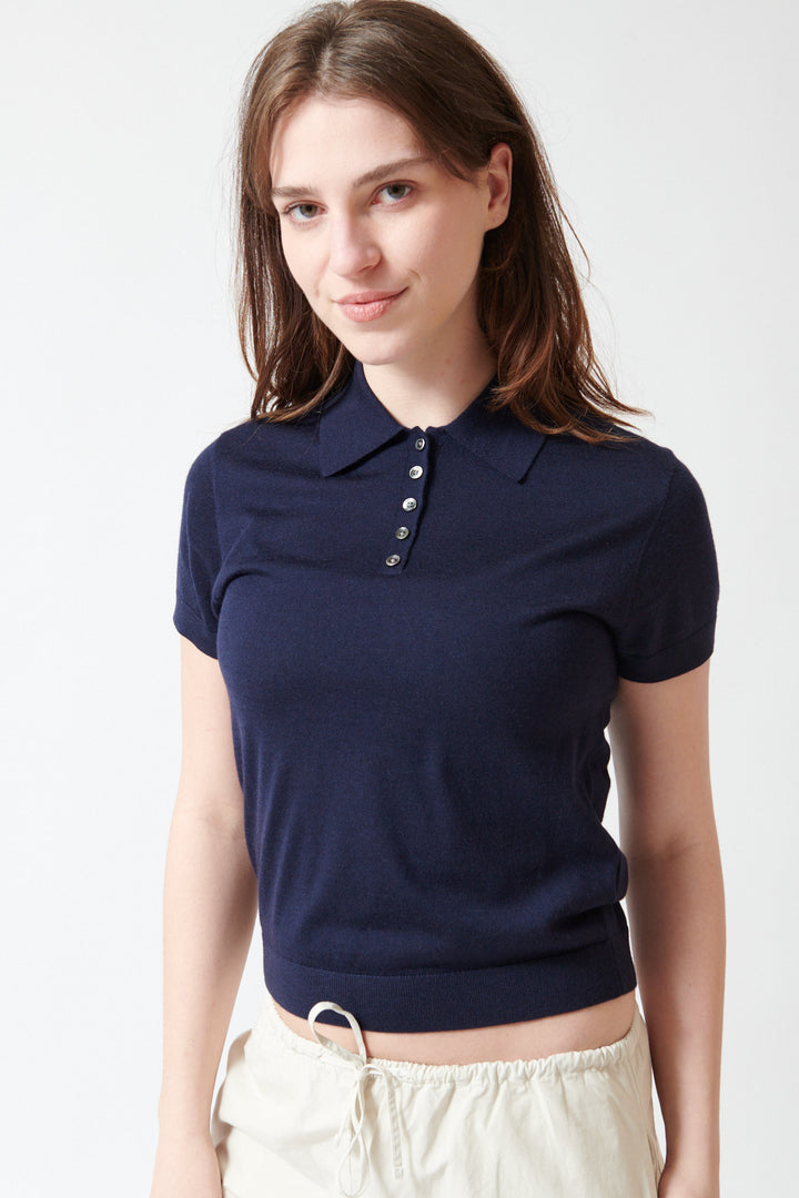 Sophie wearing LESET James Short Sleeve Polo front view