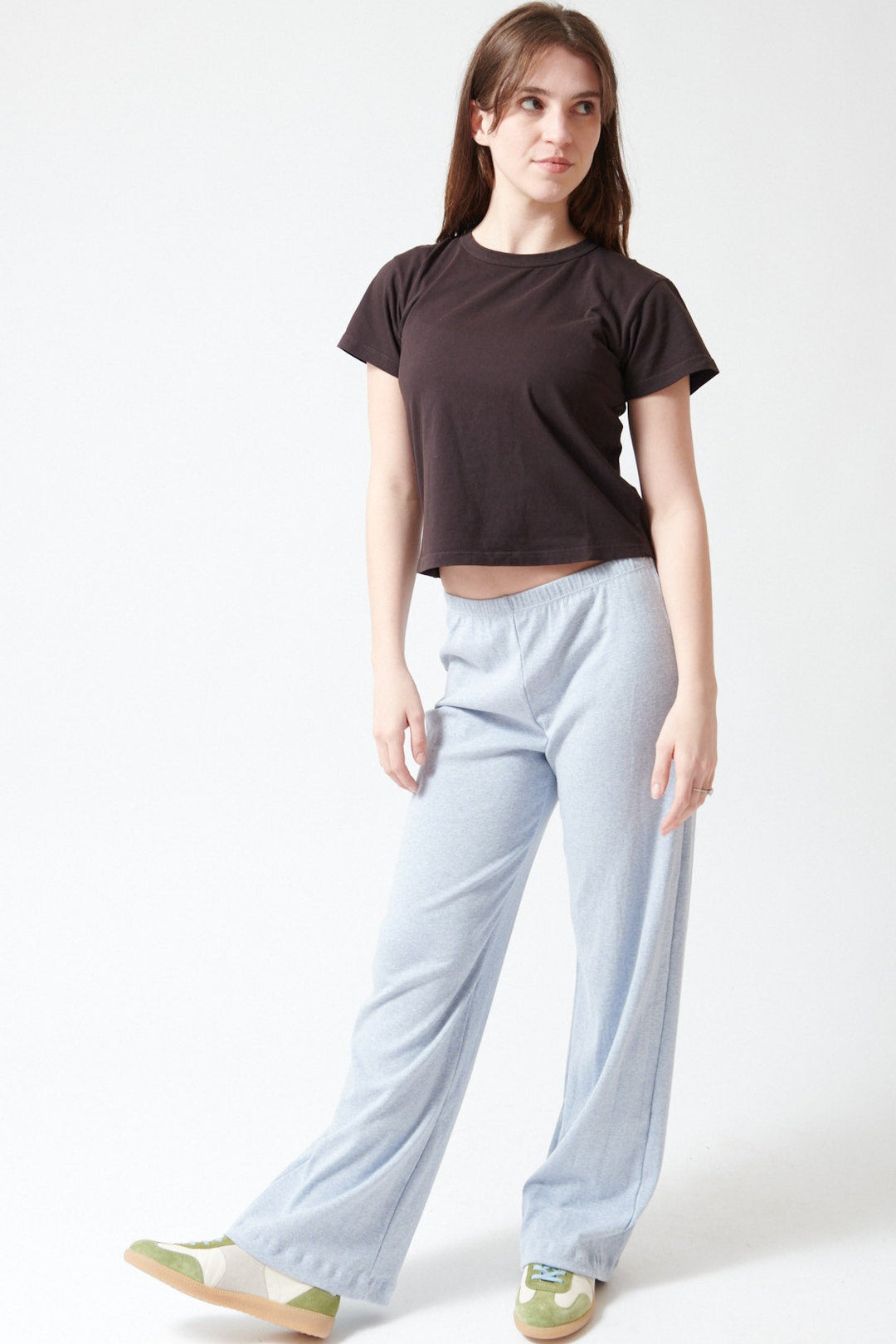 Sophie wearing LESET Nando Lounge Pant front view