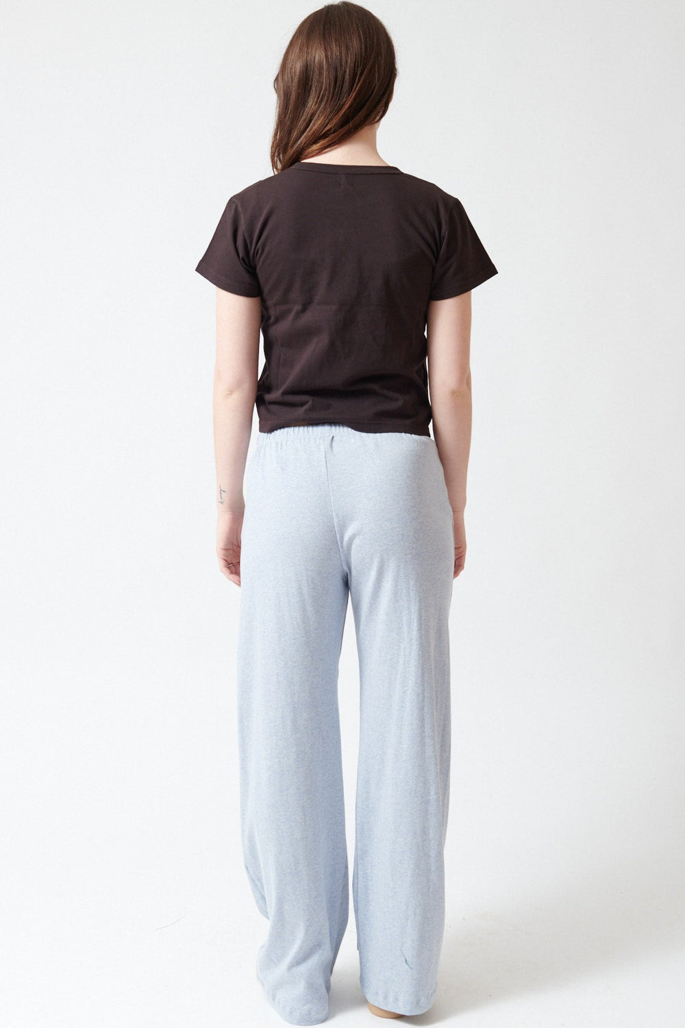 Sophie wearing LESET Nando Lounge Pant rear view