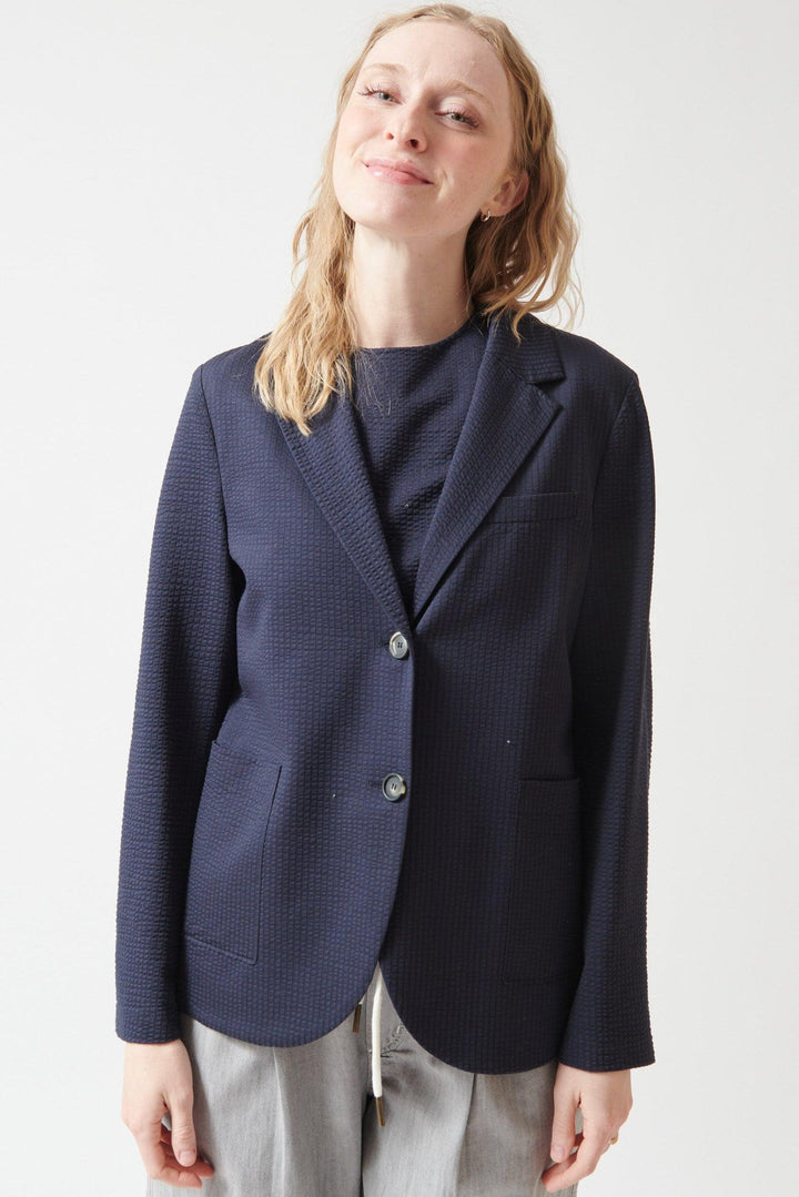 Madi wearing Harris Wharf Stand Up Collar Coolmax Seersucker Blazer front view