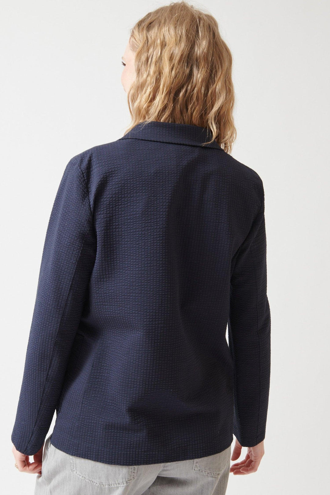 Madi wearing Harris Wharf Stand Up Collar Coolmax Seersucker Blazer rear view