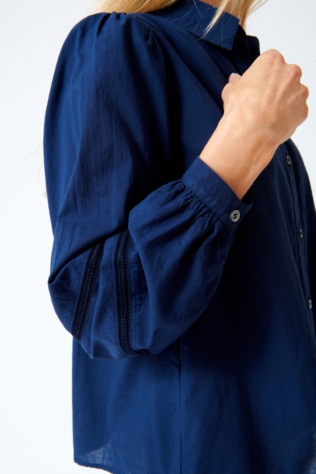 Mari wearing Xirena Renata Shirt sleeve detail view