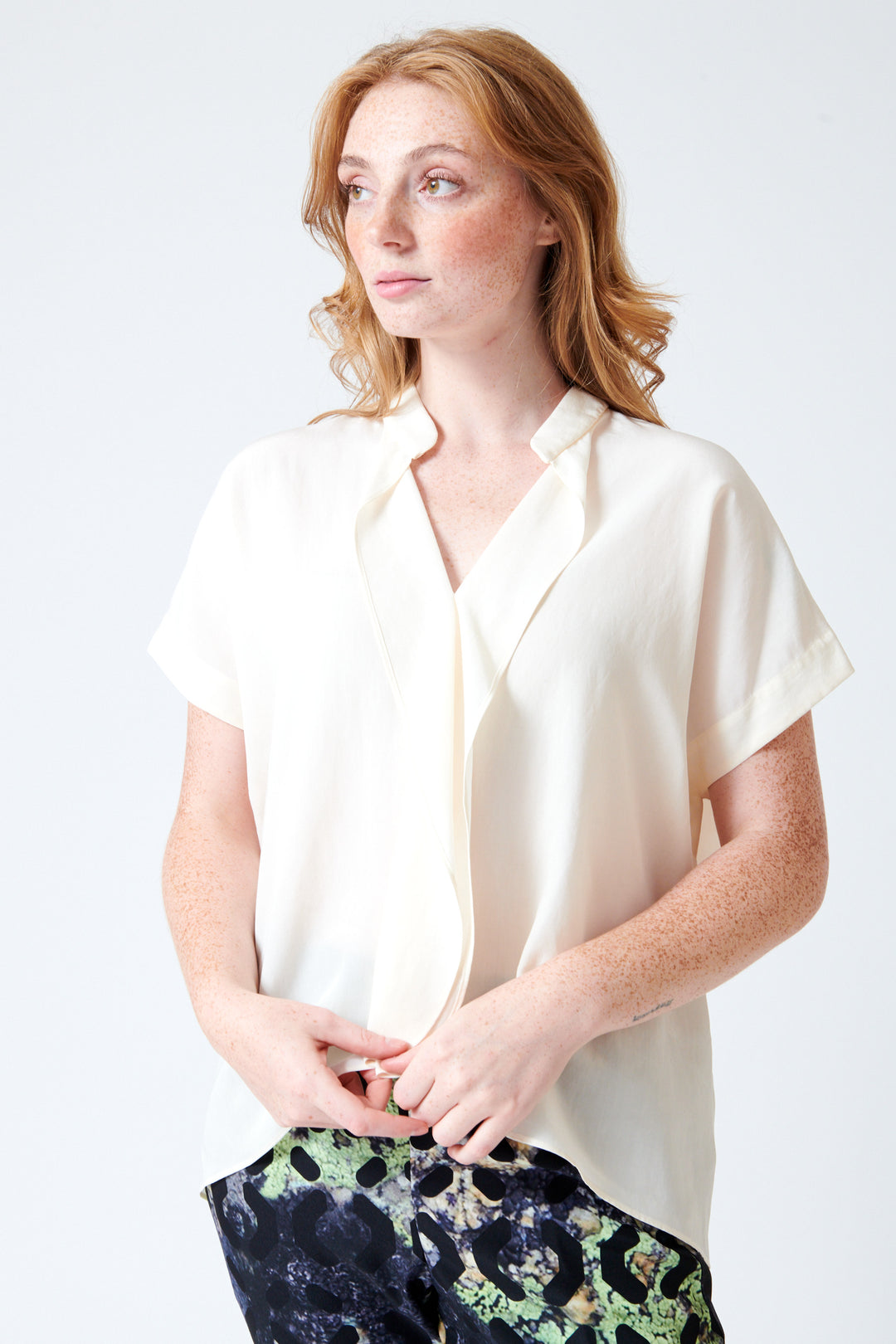 Waverly wearing Zero + Maria Cornejo Fin Gaban Para Drape Shirt front view