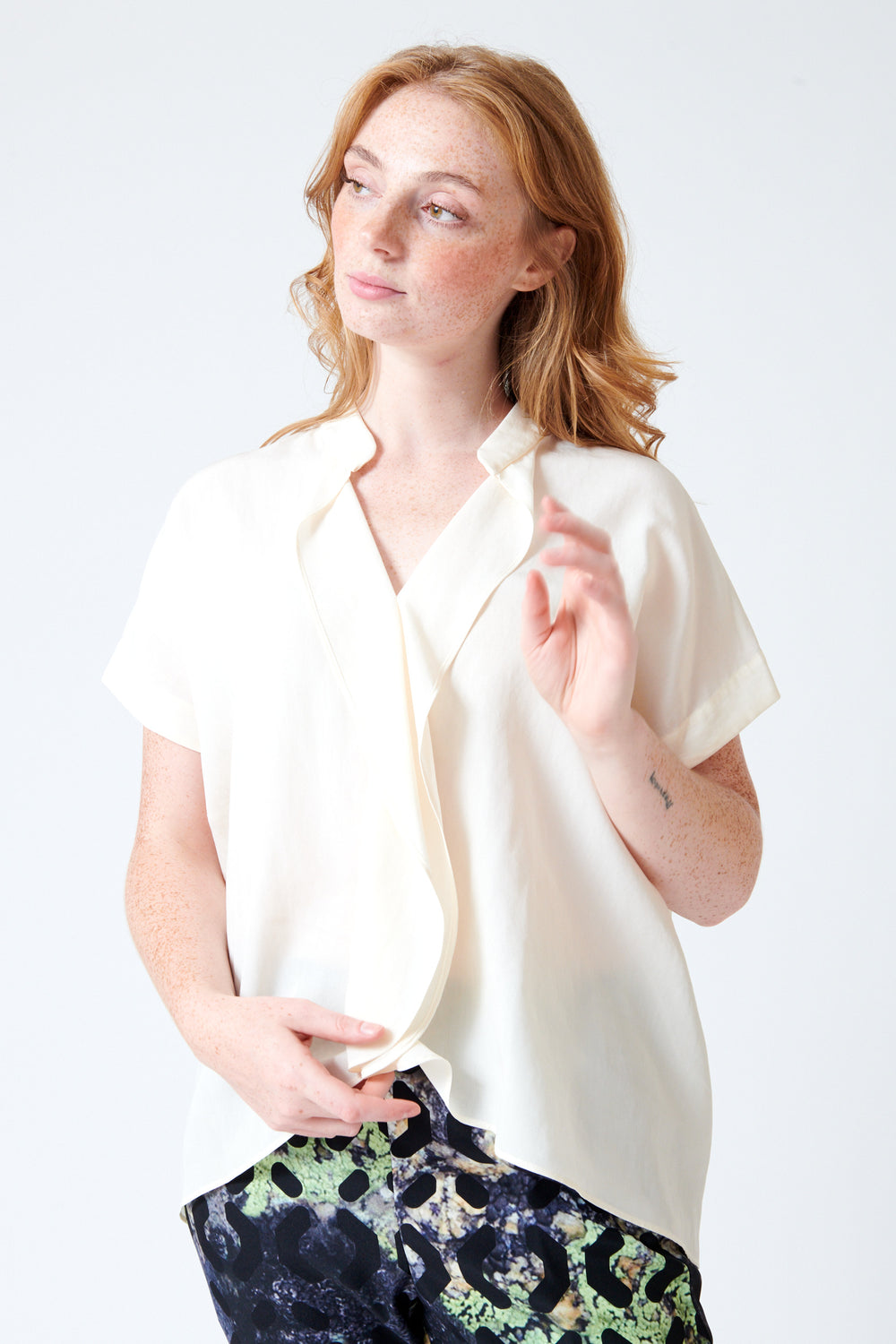 Waverly wearing Zero + Maria Cornejo Fin Gaban Para Drape Shirt front view