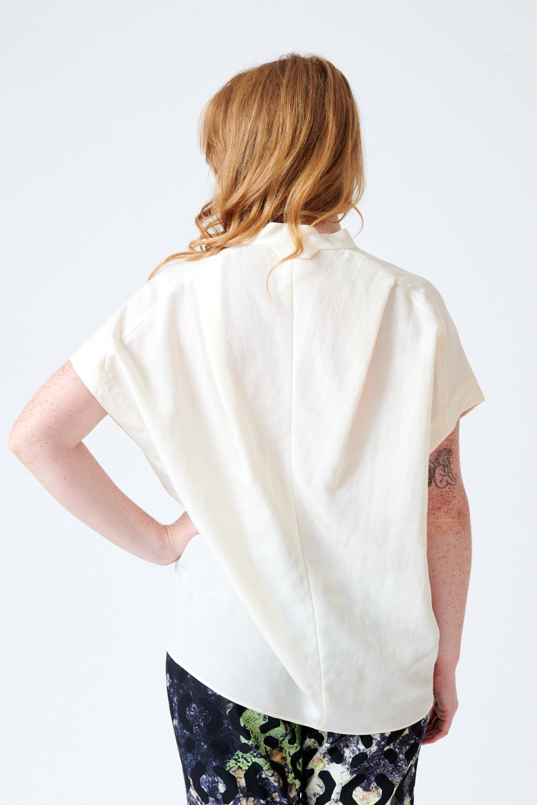 Waverly wearing Zero + Maria Cornejo Fin Gaban Para Drape Shirt rear view