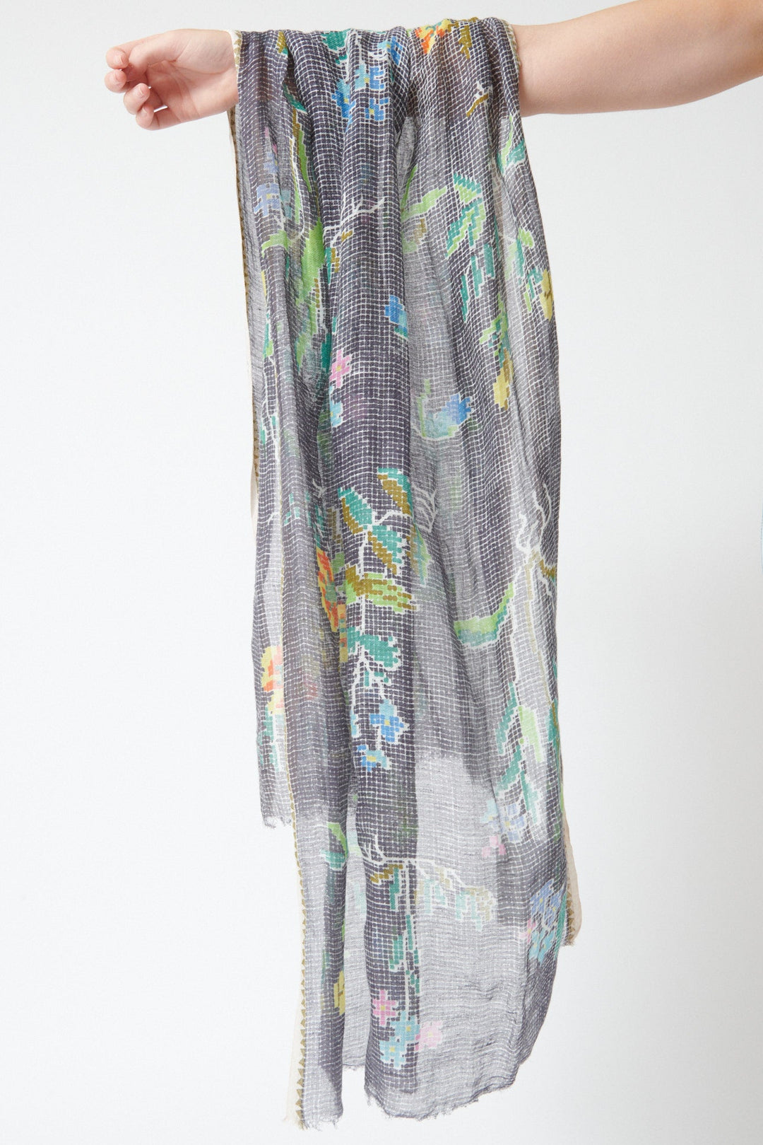 Model holding Épice Etole Stole Liquorice front view