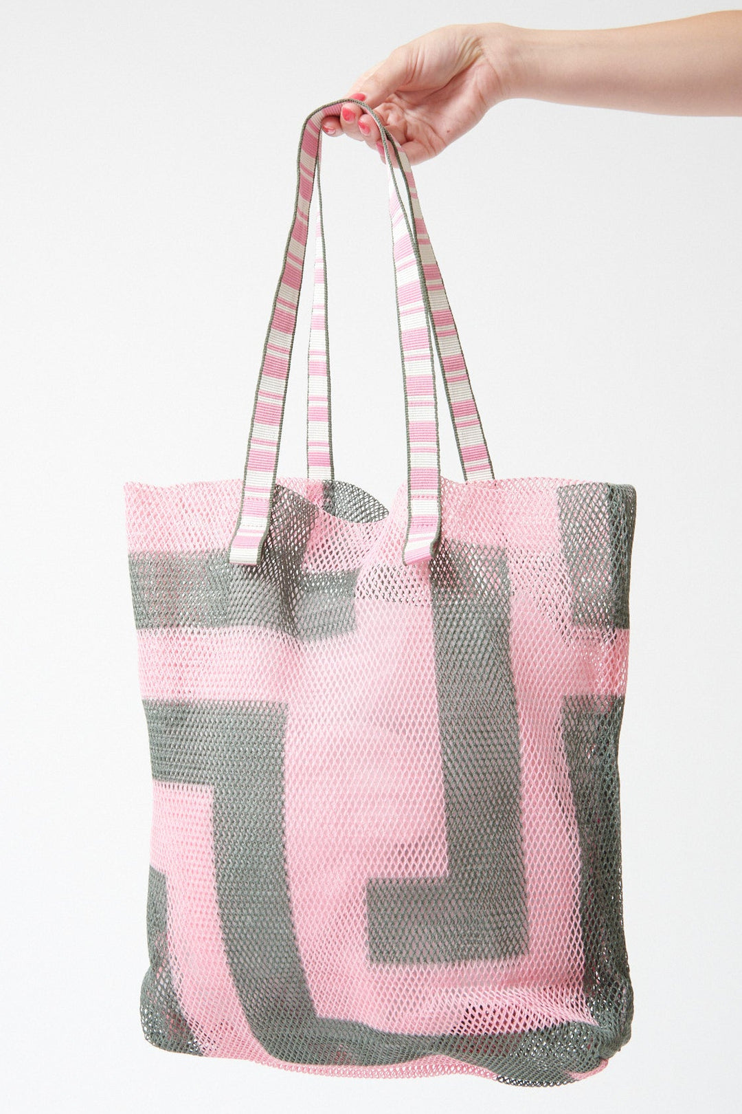 Model holding Épice Kanpur Bag With Removable Purse 36x29x10 cm Pink front view