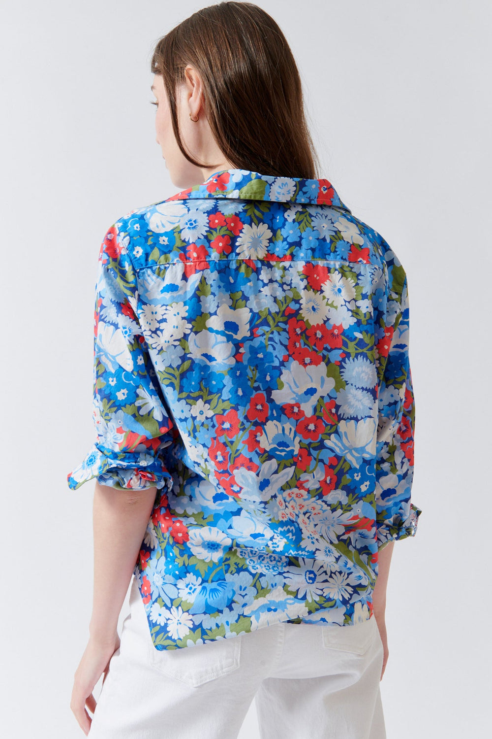 Amanda wearing Frank & Eileen Eileen Relaxed Button Up Shirt Floral Blue Red Green rear view