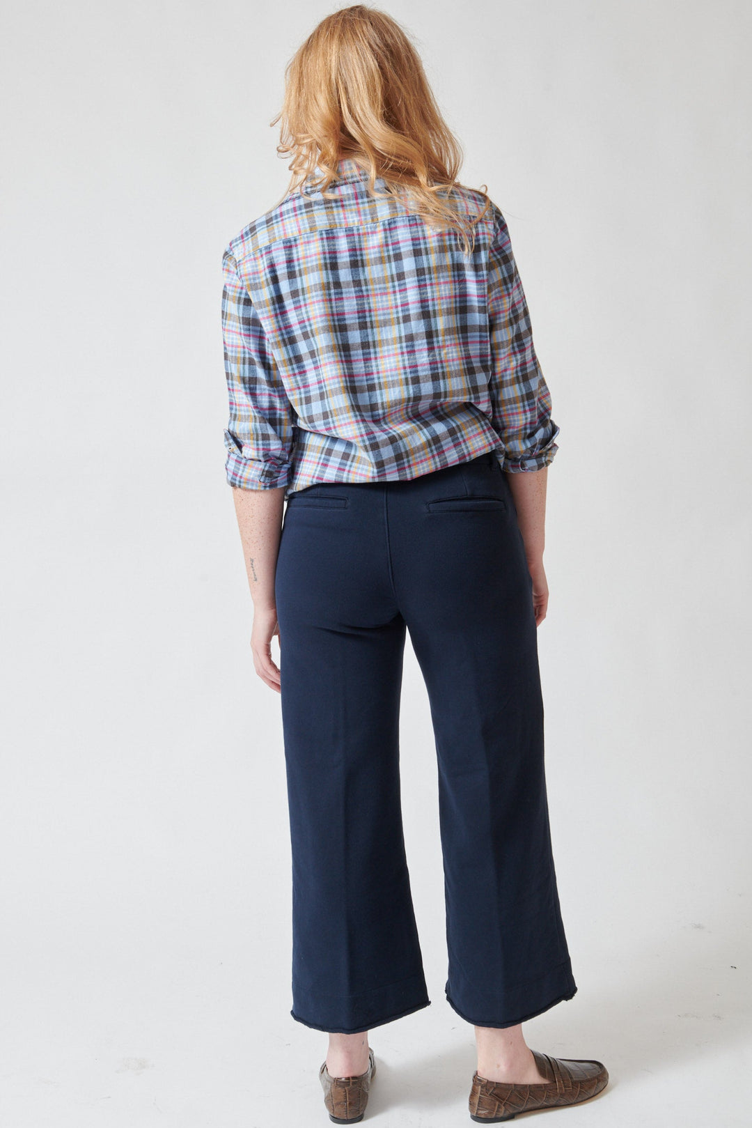 Waverly wearing Frank & Eileen Crop Riley Trouser Sweatpant rear view